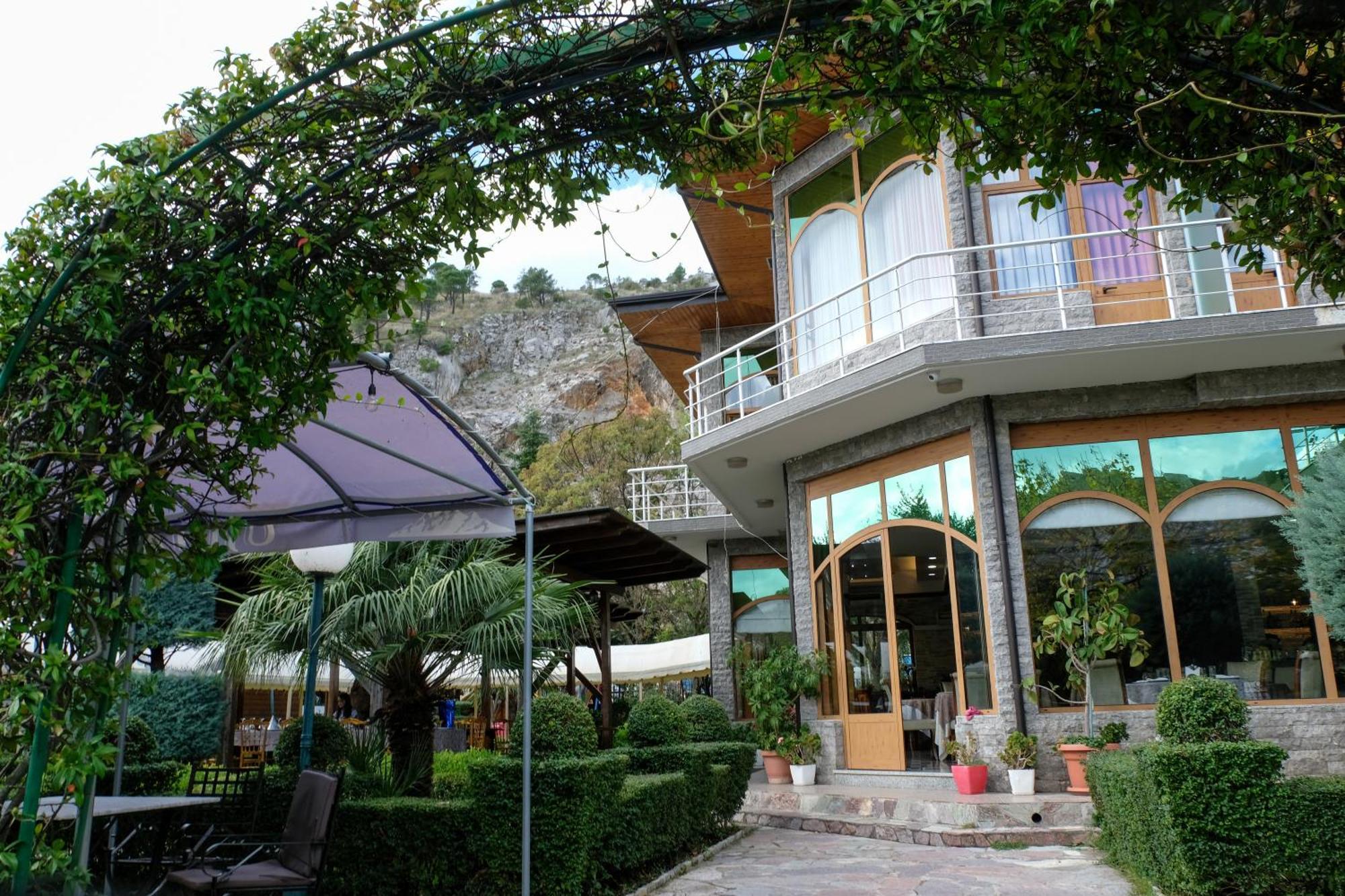 Hotel Buna Park Berdic e Siperme