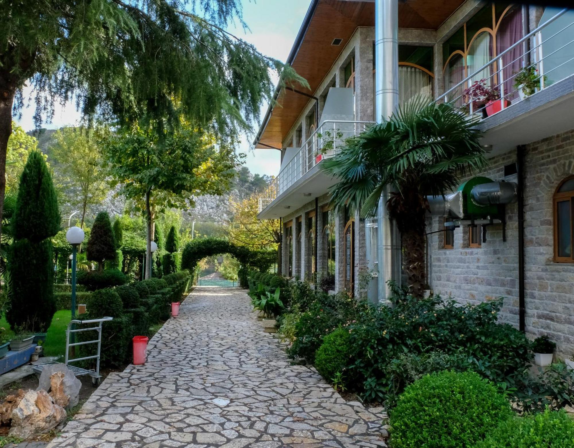 Hotel Buna Park Berdic e Siperme